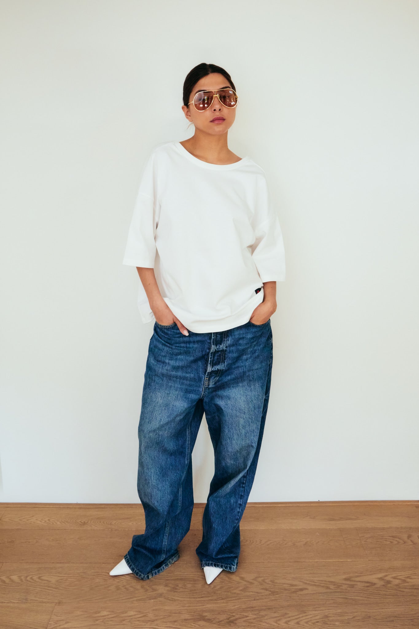 The V Back T I White