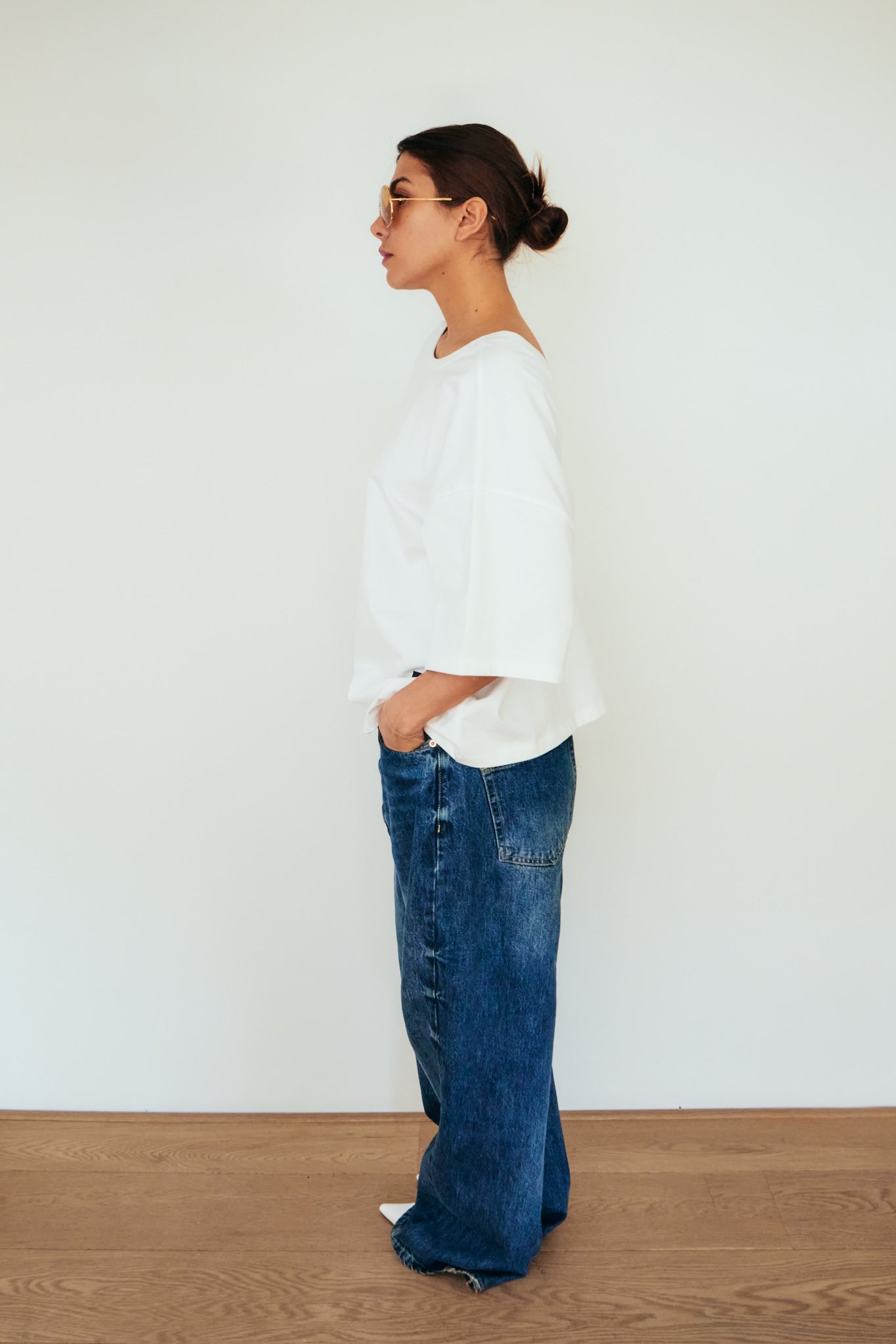 The V Back T I White